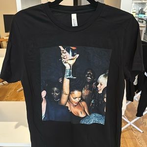 LIKE NEW Rihanna t shirt